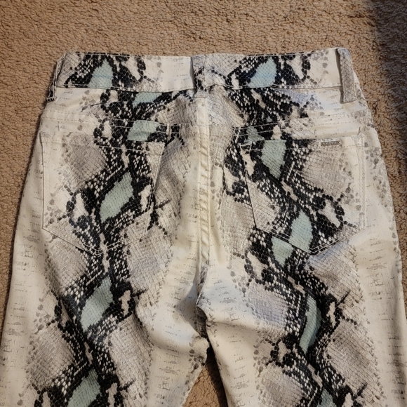 Stretch Pants Snake Design - Picture 5 of 8